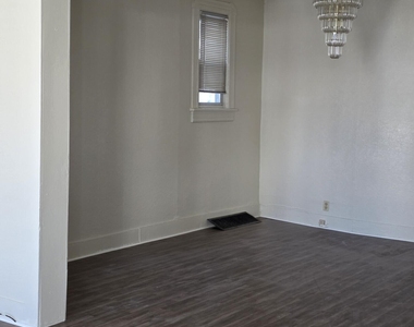 918 Delamont Avenue - Photo Thumbnail 4