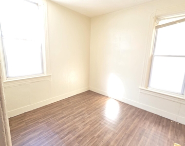918 Delamont Avenue - Photo Thumbnail 9