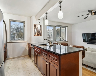 1635 Lexington Avenue - Photo Thumbnail 2