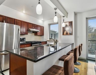 1635 Lexington Avenue - Photo Thumbnail 1