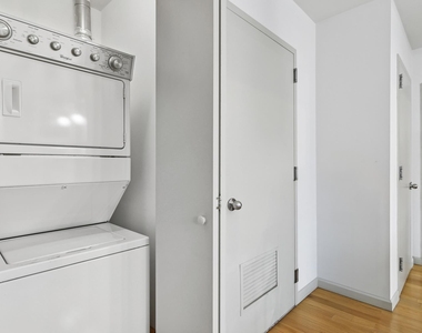 1635 Lexington Avenue - Photo Thumbnail 5