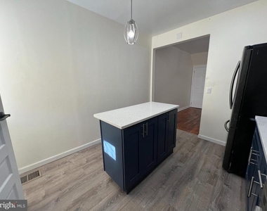 254 W Sheldon Street - Photo Thumbnail 8