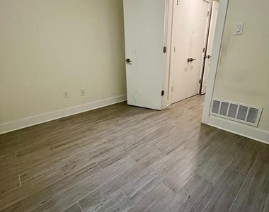 1706 Arlington Street - Photo Thumbnail 12