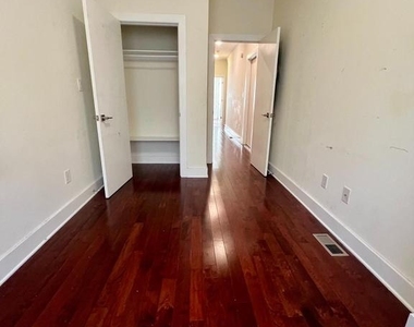 1706 Arlington Street - Photo Thumbnail 7