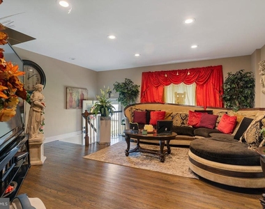 2874 Tolbut Street - Photo Thumbnail 6