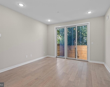 2528 N Hope Street - Photo Thumbnail 8