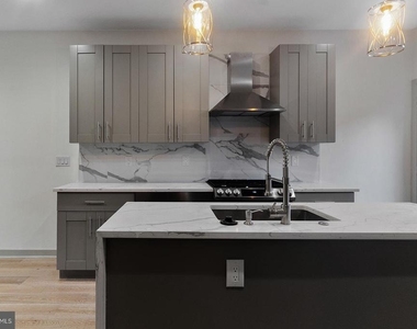 3118 Ridge Avenue - Photo Thumbnail 8