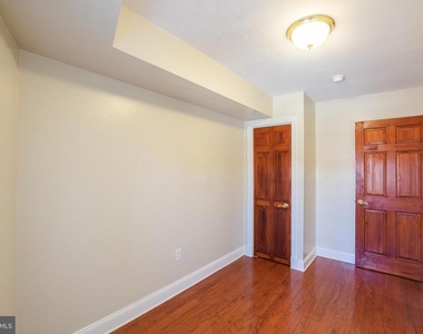 1124 E Passyunk Avenue - Photo Thumbnail 3