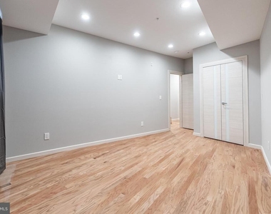 2045 N College Avenue - Photo Thumbnail 18