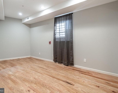 2045 N College Avenue - Photo Thumbnail 20