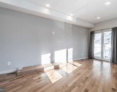2045 N College Avenue - Photo Thumbnail 10