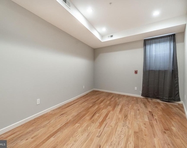 2045 N College Avenue - Photo Thumbnail 17