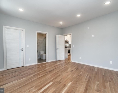 2045 N College Avenue - Photo Thumbnail 6