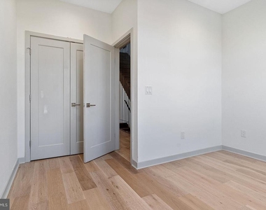 3118 Ridge Avenue - Photo Thumbnail 15