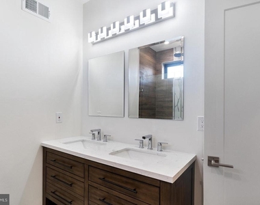3118 Ridge Avenue - Photo Thumbnail 17