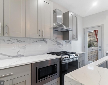 3118 Ridge Avenue - Photo Thumbnail 8