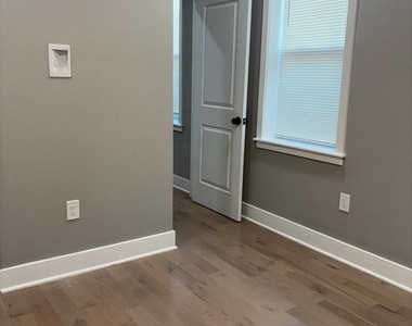 2840 W Girard Avenue - Photo Thumbnail 12