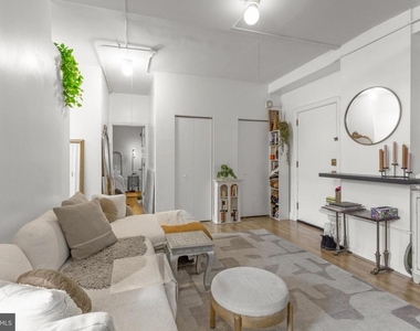 1324 Locust Street - Photo Thumbnail 3