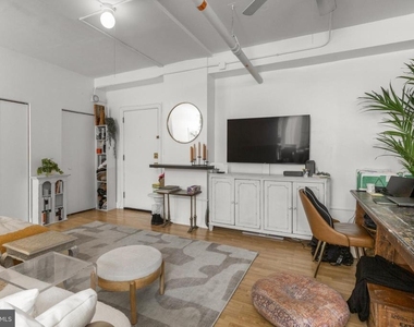 1324 Locust Street - Photo Thumbnail 4