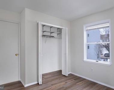 191 Jonathan Dayton - Photo Thumbnail 16