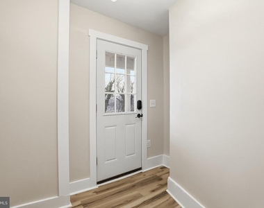 319 E A Street - Photo Thumbnail 5
