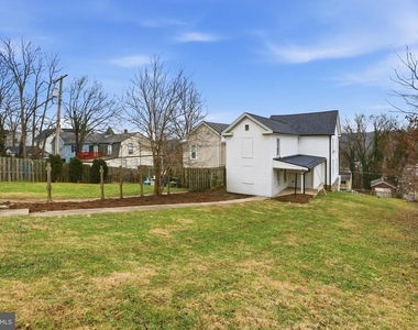 319 E A Street - Photo Thumbnail 14