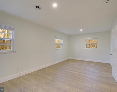 5823 Deale Beach Road - Photo Thumbnail 4