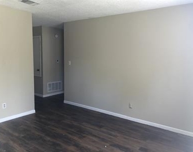 139 Elm Dr - Photo Thumbnail 2