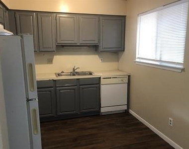 139 Elm Dr - Photo Thumbnail 1