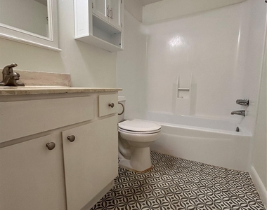 808 Winflo Dr - Photo Thumbnail 4