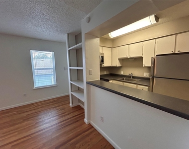 808 Winflo Dr - Photo Thumbnail 1