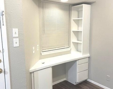 3316 Guadalupe St - Photo Thumbnail 2