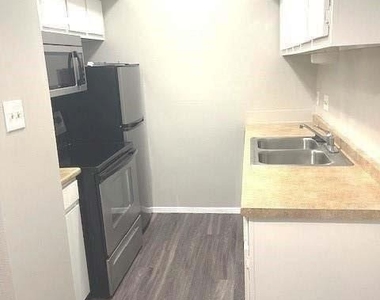 3316 Guadalupe St - Photo Thumbnail 5