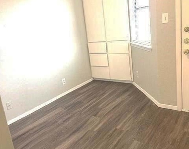 3316 Guadalupe St - Photo Thumbnail 6