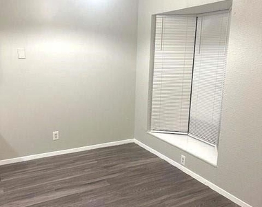 3316 Guadalupe St - Photo Thumbnail 3