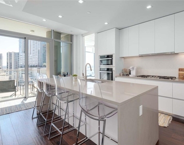 501 West Ave - Photo Thumbnail 5