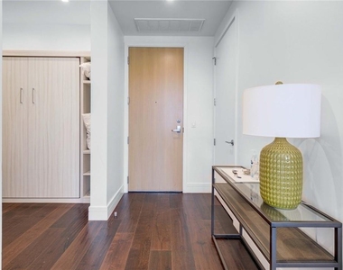 501 West Ave - Photo Thumbnail 2