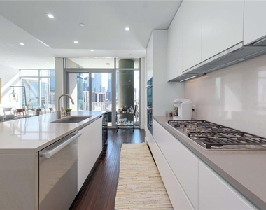 501 West Ave - Photo Thumbnail 3