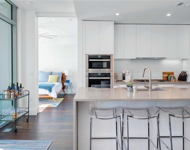 501 West Ave - Photo Thumbnail 4