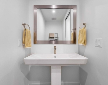 501 West Ave - Photo Thumbnail 22