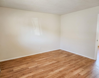 924 E Dean Keeton St - Photo Thumbnail 7