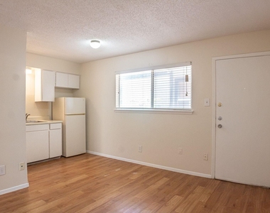 924 E Dean Keeton St - Photo Thumbnail 1