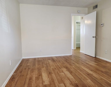 924 E Dean Keeton St - Photo Thumbnail 5