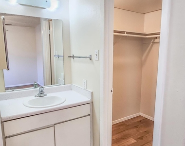 924 E Dean Keeton St - Photo Thumbnail 10