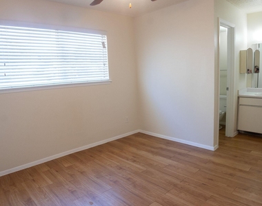 924 E Dean Keeton St - Photo Thumbnail 9