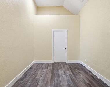 17621 Stacey Ln - Photo Thumbnail 20