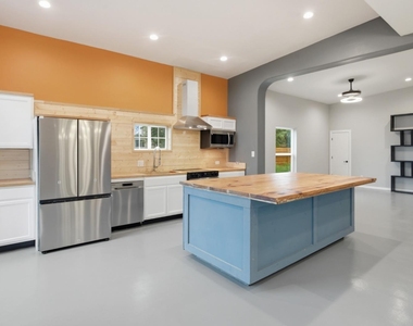 17621 Stacey Ln - Photo Thumbnail 11