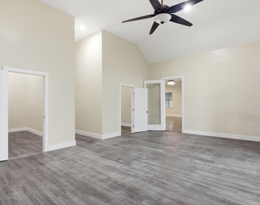 17621 Stacey Ln - Photo Thumbnail 5