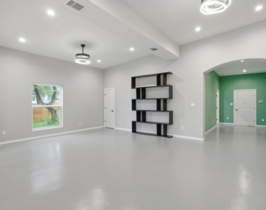 17621 Stacey Ln - Photo Thumbnail 12