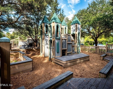 10137 Leisure Lane S - Photo Thumbnail 9